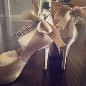 Nina size 5 champagne pumps